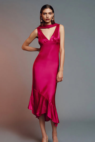 Robe longue formelle en satin fourreau fuchsia à col en V avec volants